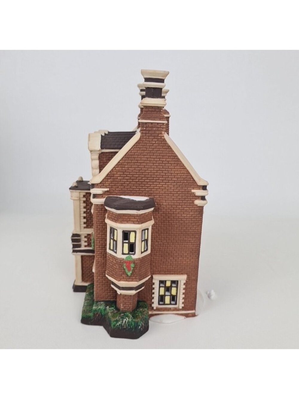 Department 56 Dursley Manor Dickens Heritage Christmas Village Series 58329 - Picture 4 of 9